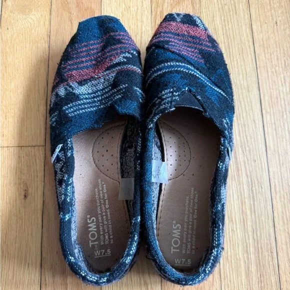 TOMS Slip-On Flats Women’s 7.5 Plaid Wool Blend Blue, Red, Black Pattern - Picture 1 of 5
